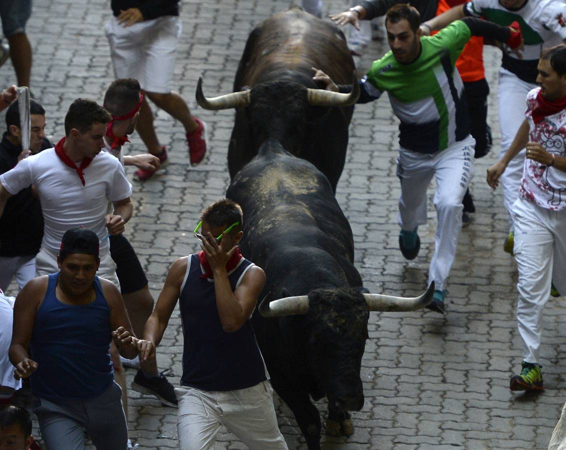 Limpio sexto encierro de Sanfermines