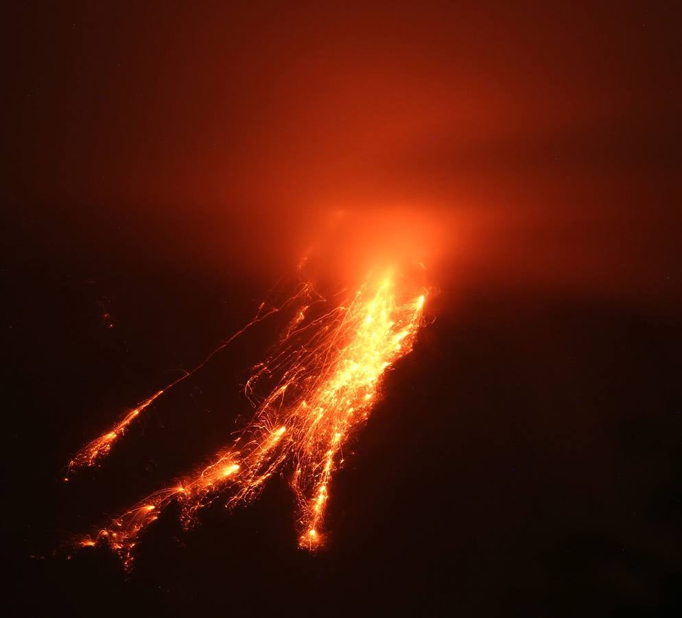 México vigila el volcán Colima