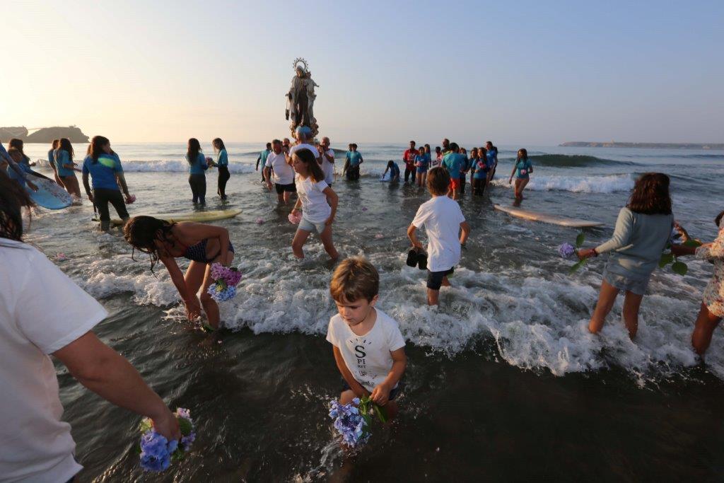 Salinas acompaña a su Virgen