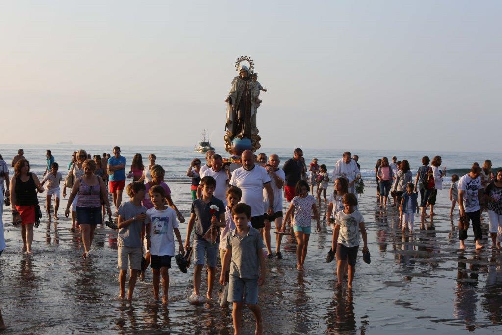 Salinas acompaña a su Virgen