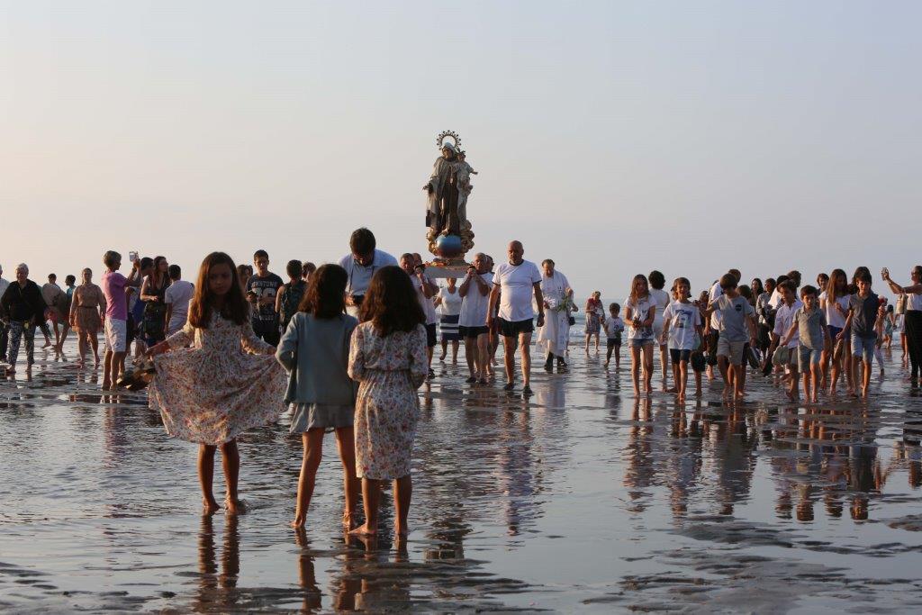 Salinas acompaña a su Virgen