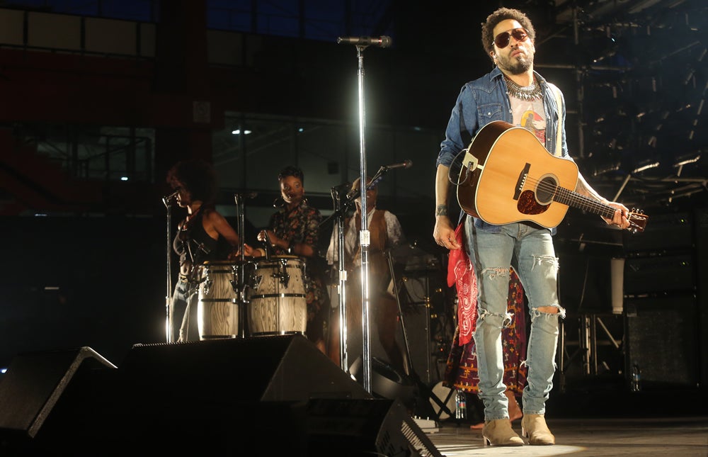Gijón vibra con el rock de Lenny Kravitz