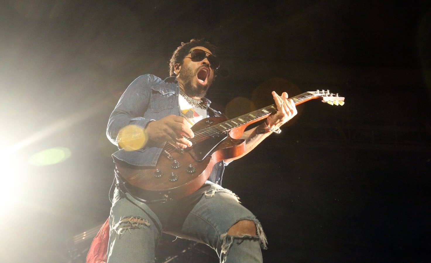 Gijón vibra con el rock de Lenny Kravitz
