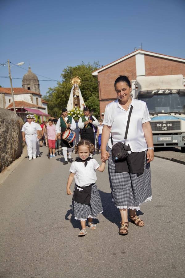 Lastres se vuelca con la celebración del Carmen