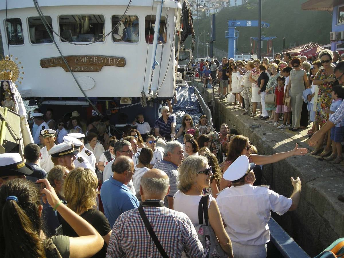 Lastres se vuelca con la celebración del Carmen