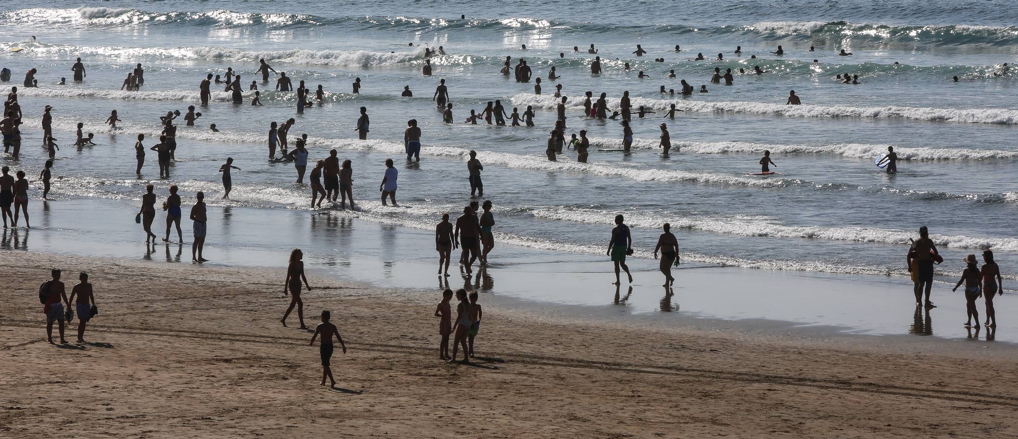 Salinas, sobre las olas