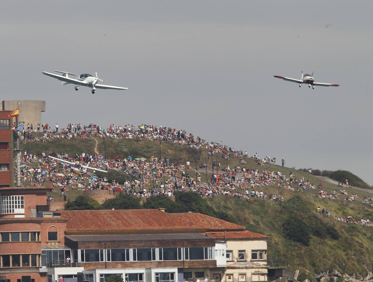 El Festival Aéreo rugió en los cielos de Gijón (I)