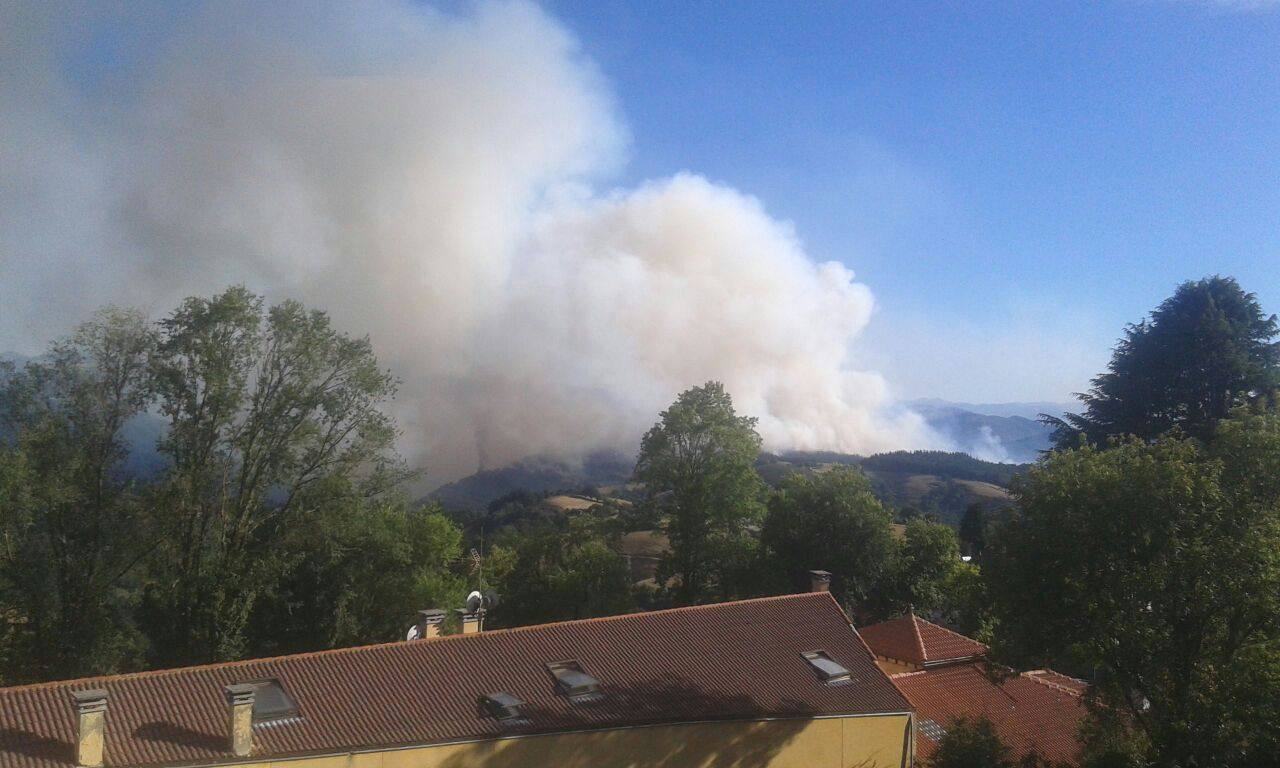 La amenaza del fuego en Tineo