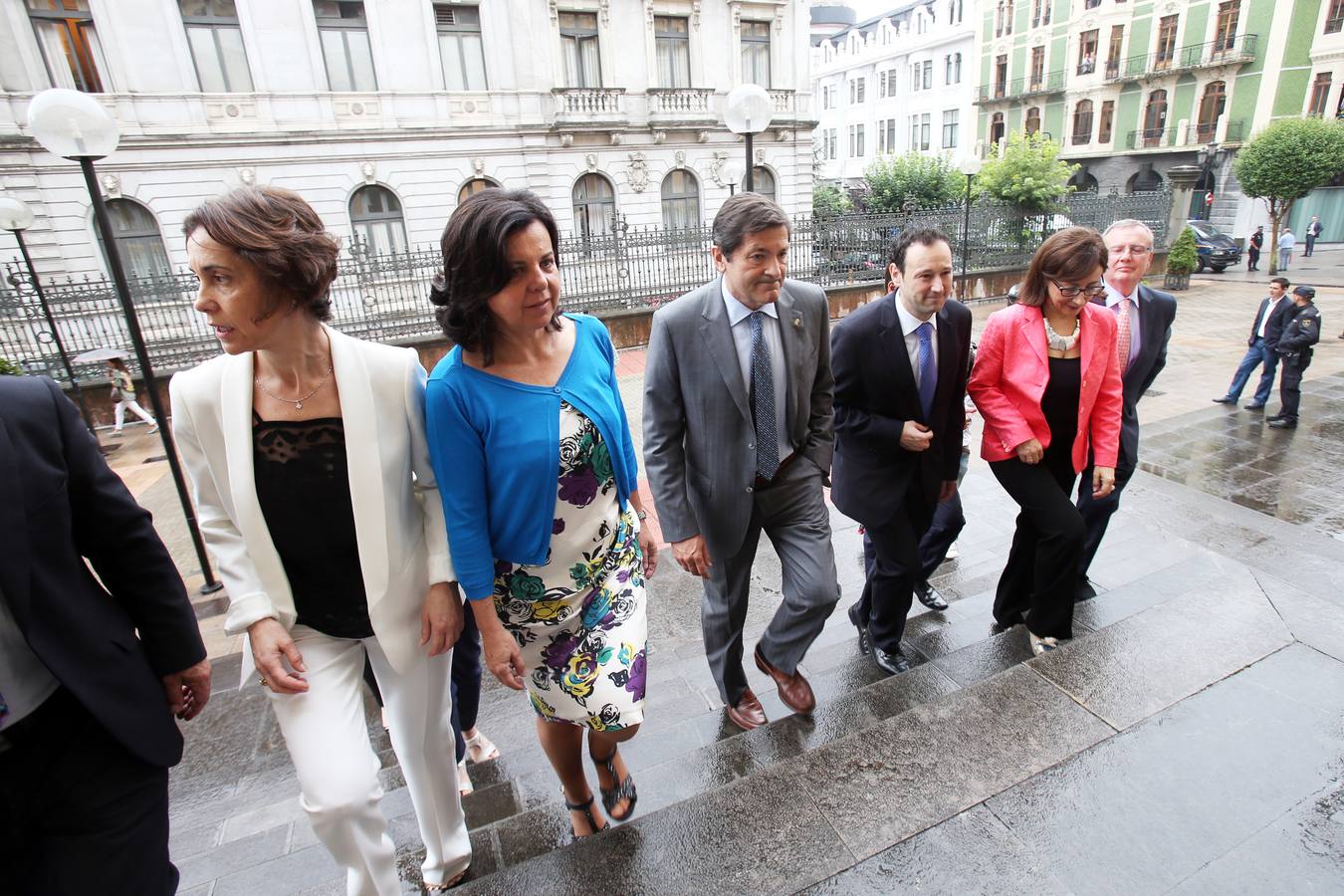 Los consejeros y el presidente del Principado se colocan para la foto de familia.