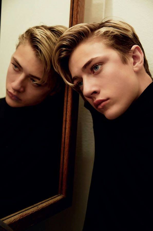 Lucky Blue Smith, el joven de 17 años que arrasa en las pasarelas y las redes sociales