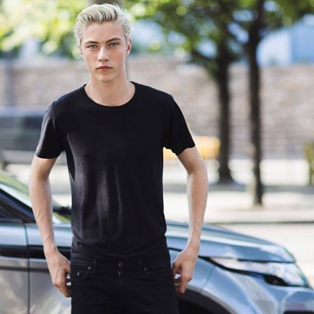 Lucky Blue Smith, el joven de 17 años que arrasa en las pasarelas y las redes sociales