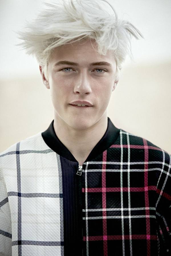 Lucky Blue Smith, el joven de 17 años que arrasa en las pasarelas y las redes sociales