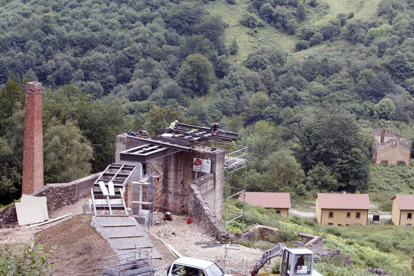 Riosa construye un mirador sobre las antiguas tolvas de las minas de Texeo