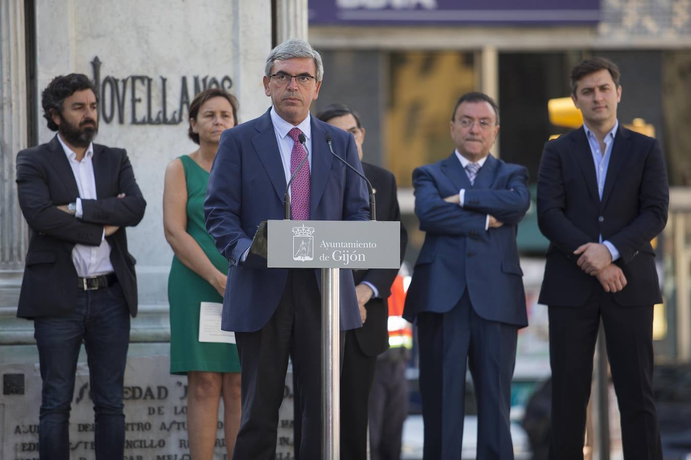 Ofrenda floral a Jovellanos en Gijón