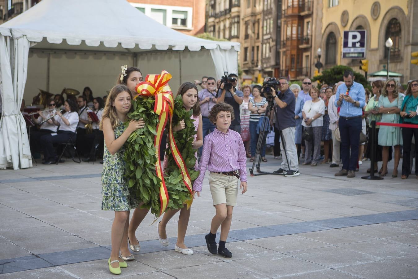 Ofrenda floral a Jovellanos en Gijón