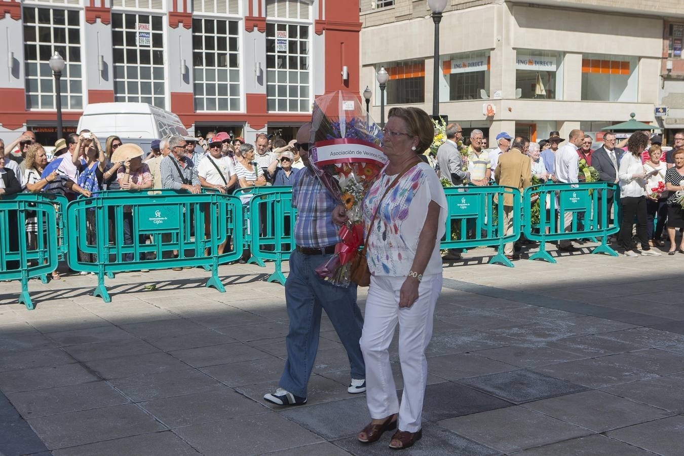 Ofrenda floral a Jovellanos en Gijón