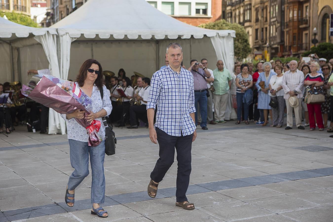Ofrenda floral a Jovellanos en Gijón