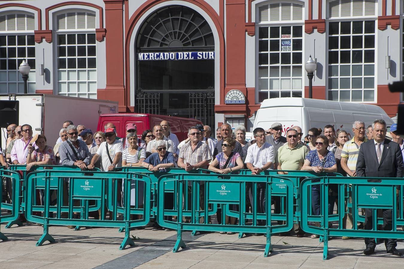 Ofrenda floral a Jovellanos en Gijón