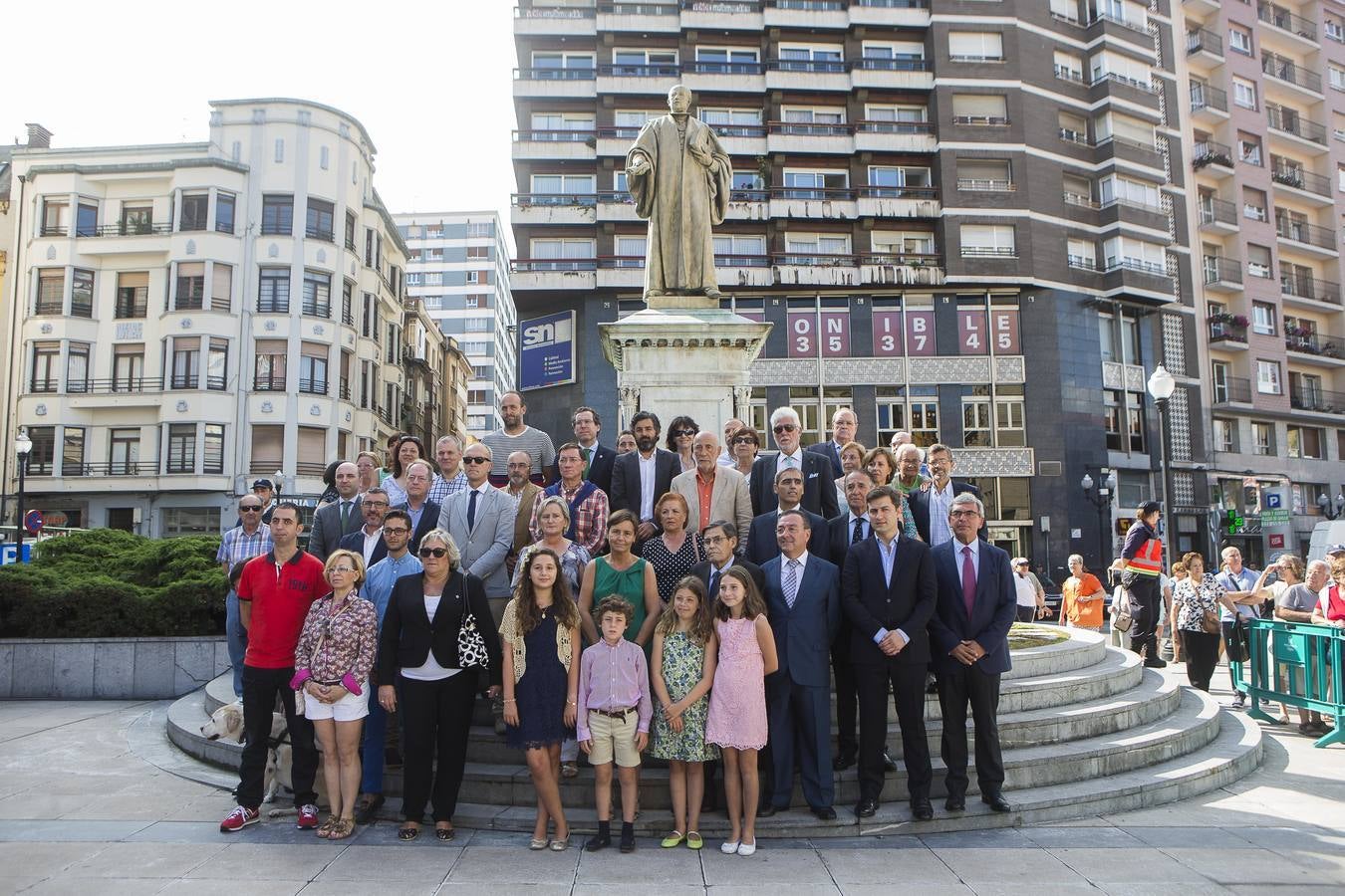 Ofrenda floral a Jovellanos en Gijón