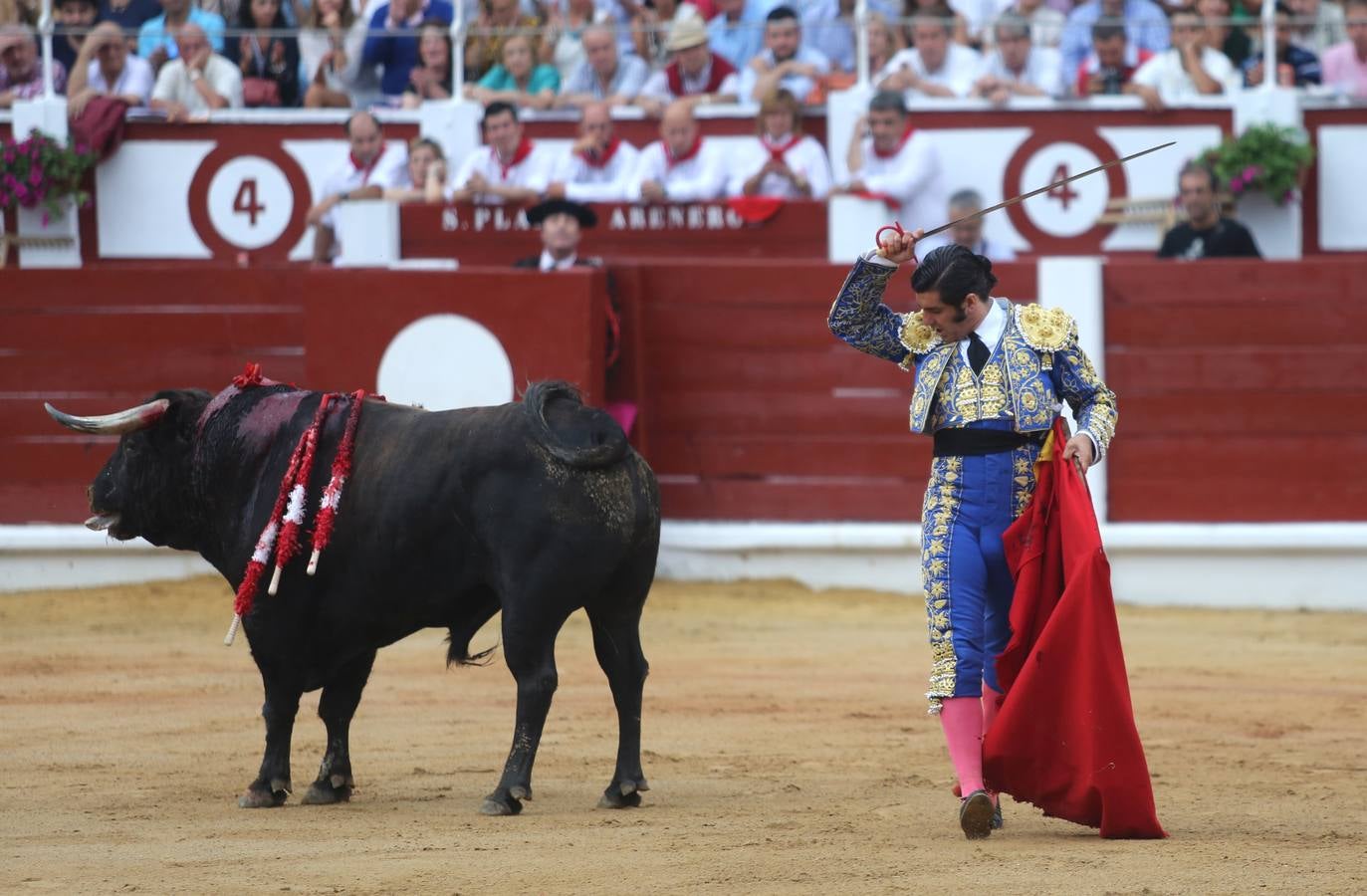 Triunfan Morante, Castella y Manzanares en la segunda corrida de feria