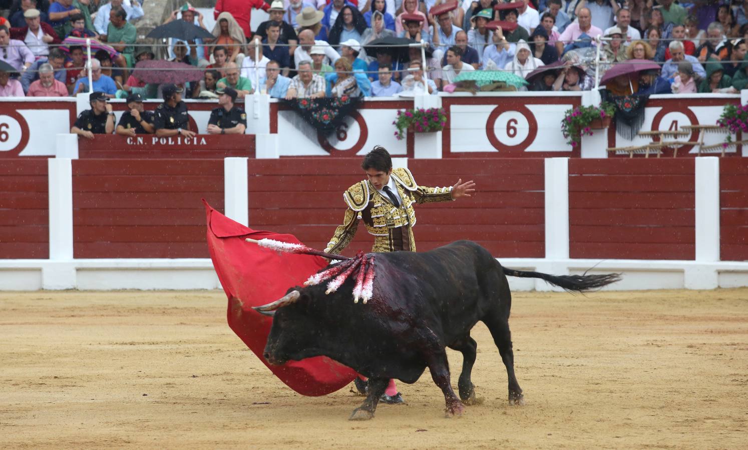 Triunfan Morante, Castella y Manzanares en la segunda corrida de feria