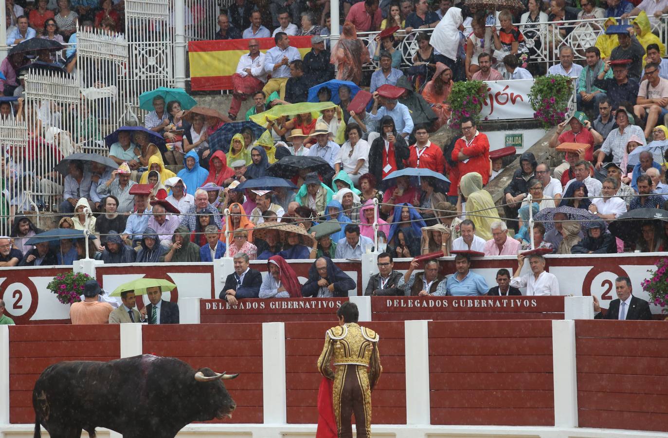 Triunfan Morante, Castella y Manzanares en la segunda corrida de feria