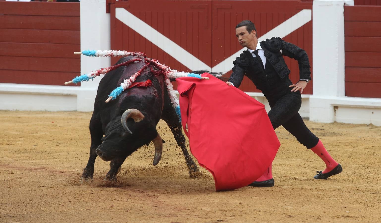 Triunfan Morante, Castella y Manzanares en la segunda corrida de feria