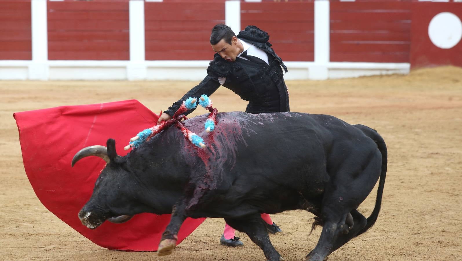 Triunfan Morante, Castella y Manzanares en la segunda corrida de feria