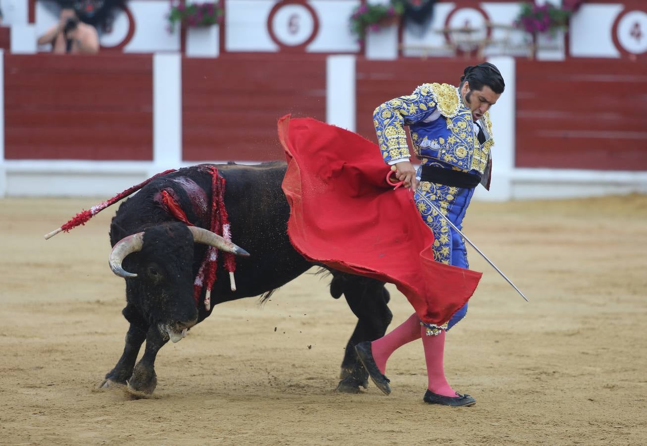 Triunfan Morante, Castella y Manzanares en la segunda corrida de feria