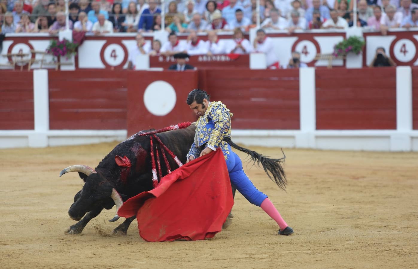 Triunfan Morante, Castella y Manzanares en la segunda corrida de feria