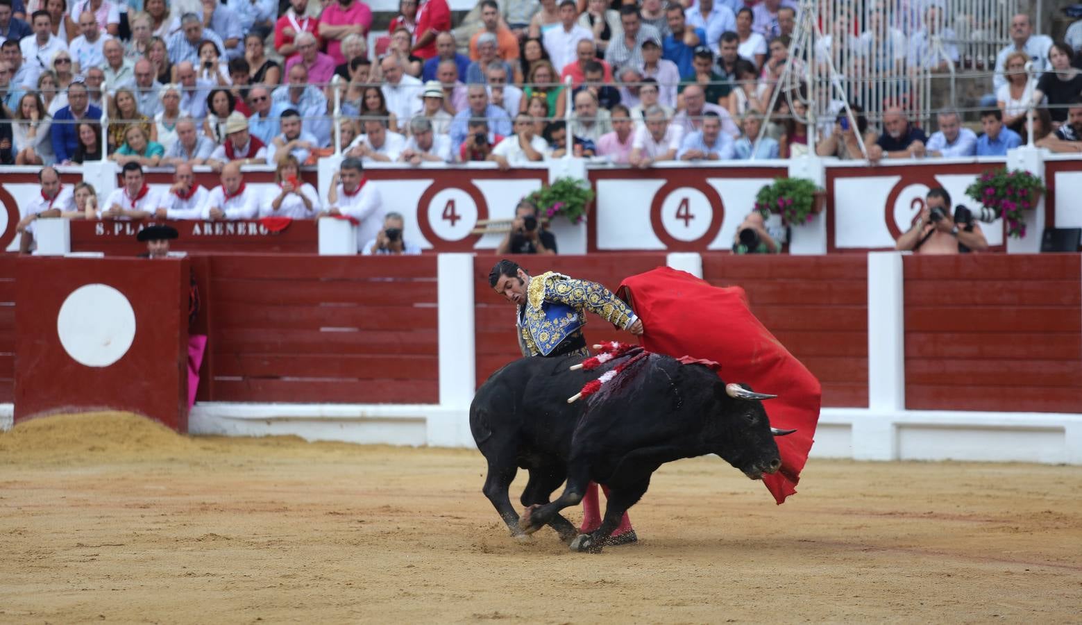 Triunfan Morante, Castella y Manzanares en la segunda corrida de feria
