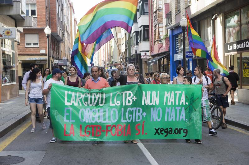 Manifestación antitaurina por las calles de Gijón