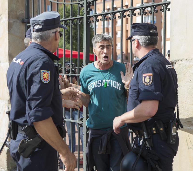 Manifestación antitaurina por las calles de Gijón