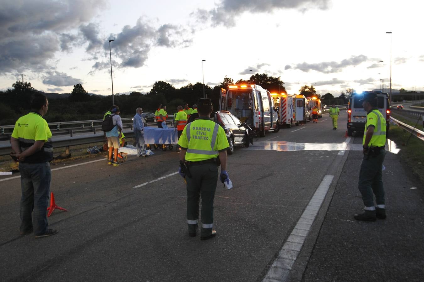 Seis heridos al salirse de la vía el vehículo en el que viajaban en El Berrón