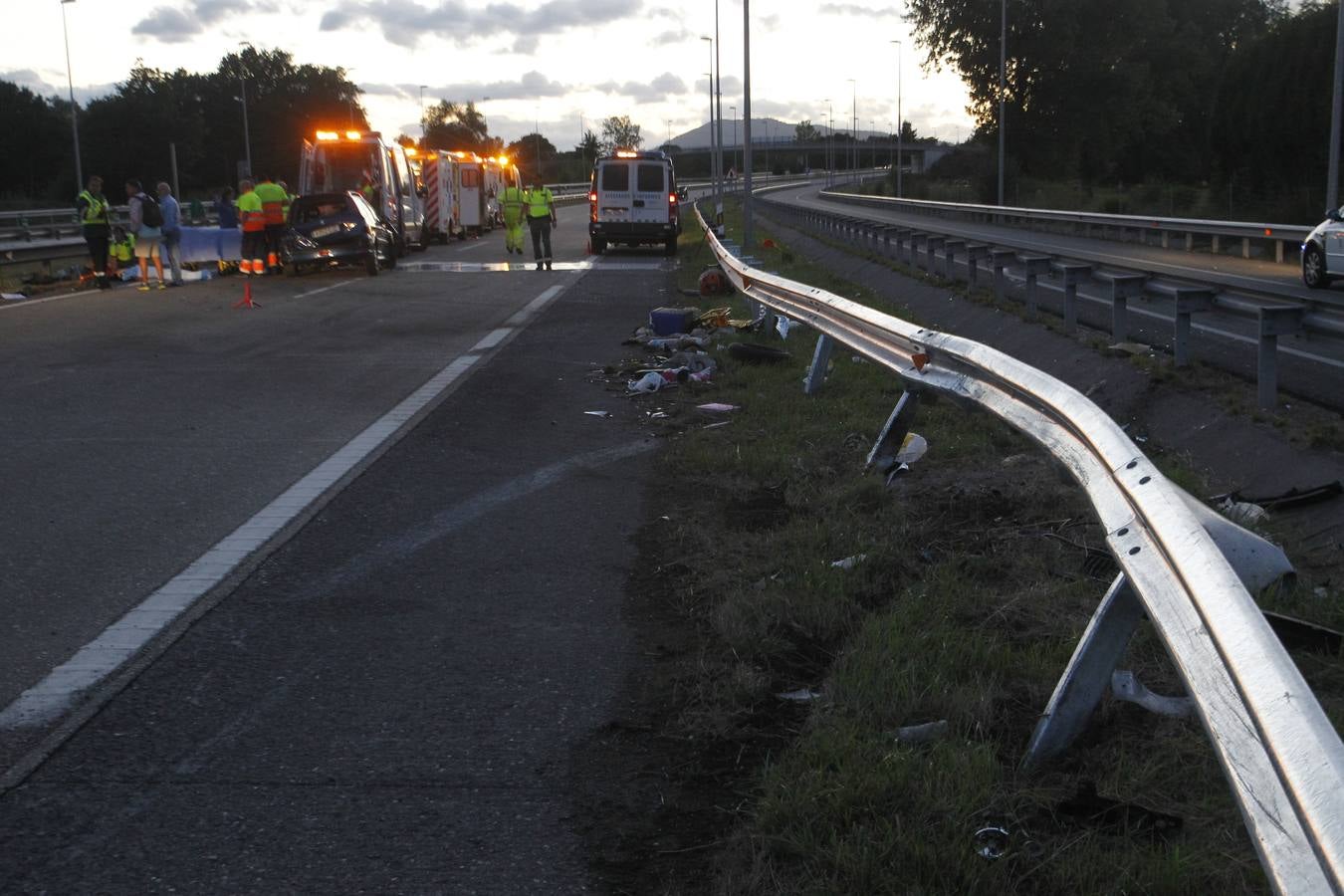 Seis heridos al salirse de la vía el vehículo en el que viajaban en El Berrón