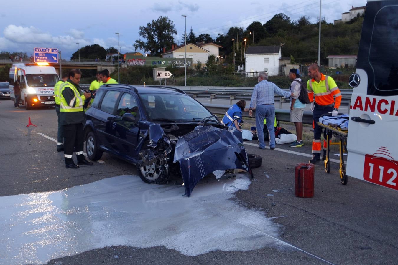 Seis heridos al salirse de la vía el vehículo en el que viajaban en El Berrón