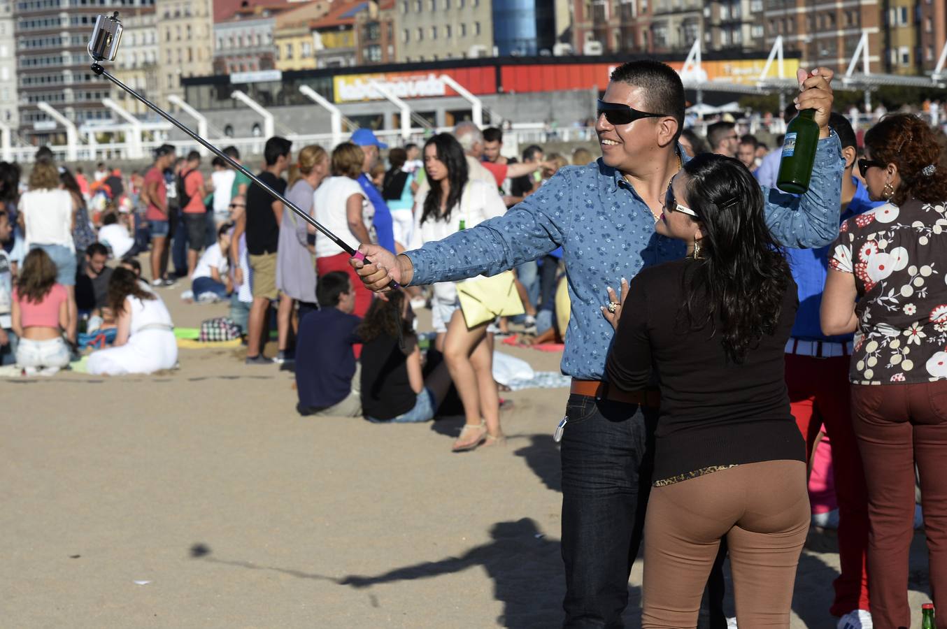 Gijón vuelve a batir el récord de escanciado simultáneo