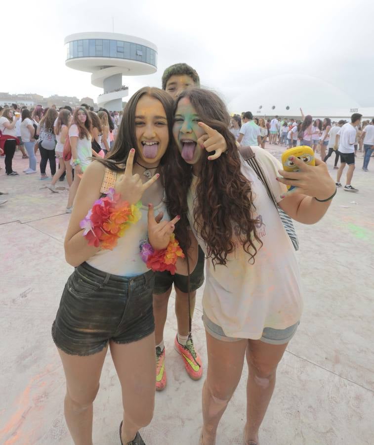 La Holy Party llena de color el Centro Niemeyer de Avilés