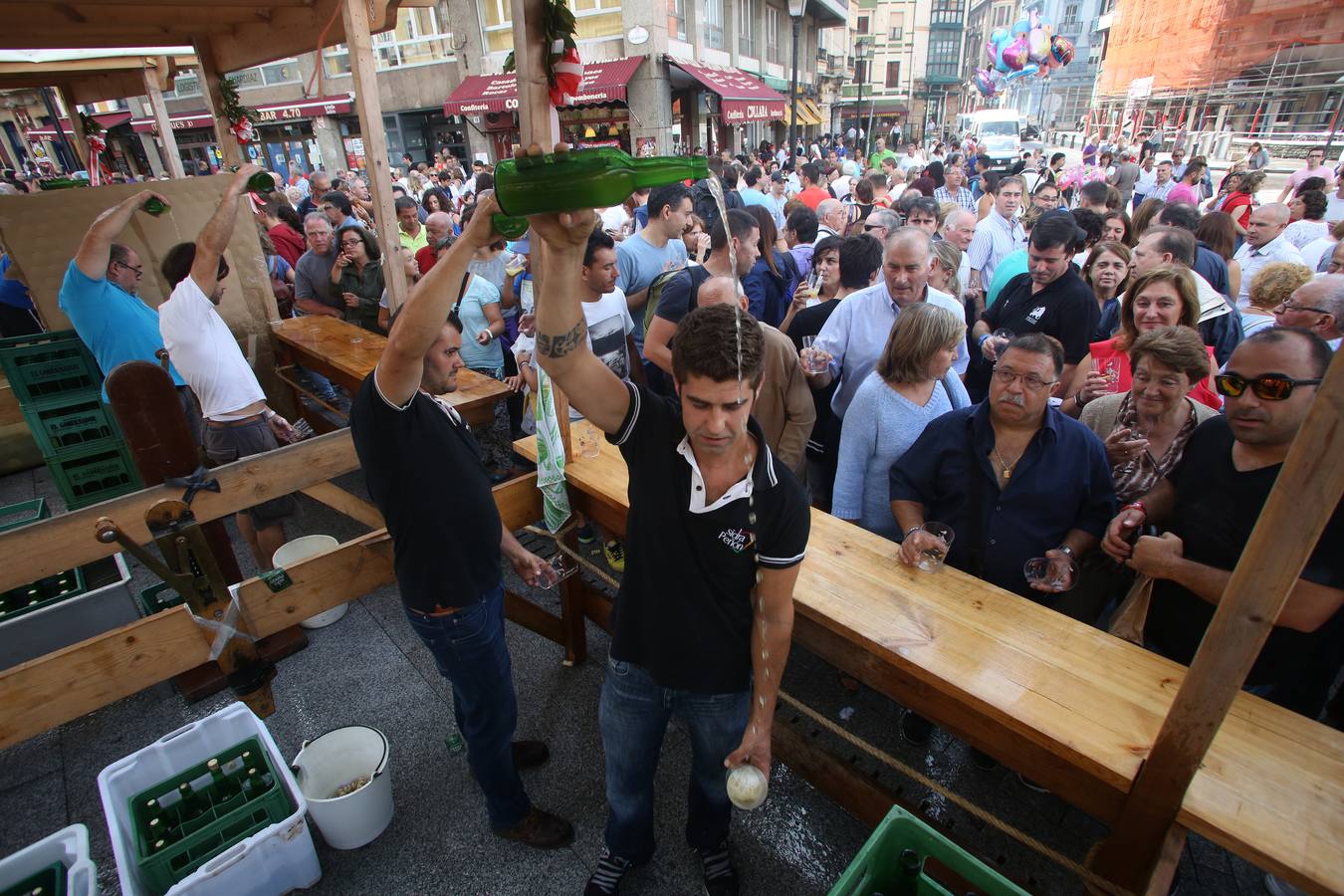 La Fiesta de la Sidra Natural de Gijón cierra entre multitudes