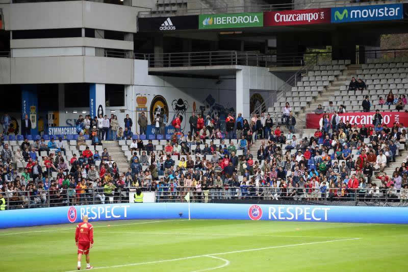Baño de multitudes de &#039;La Roja&#039; en el Tartiere