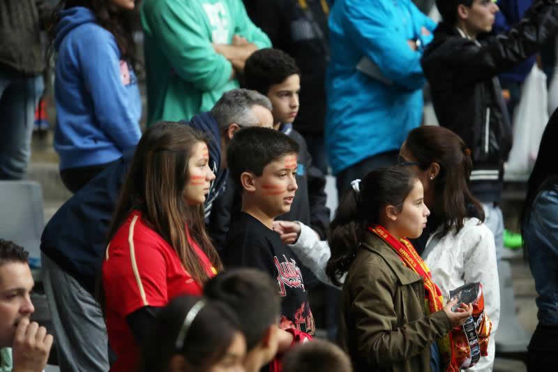 Baño de multitudes de &#039;La Roja&#039; en el Tartiere