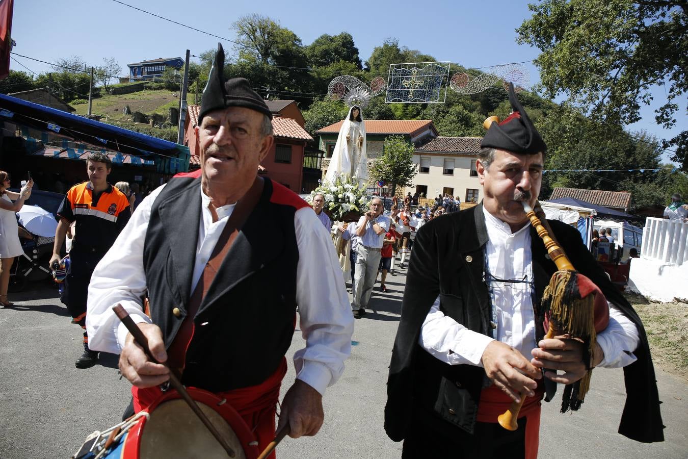 Multitudinaria romería de la Virgen de El Carbayu