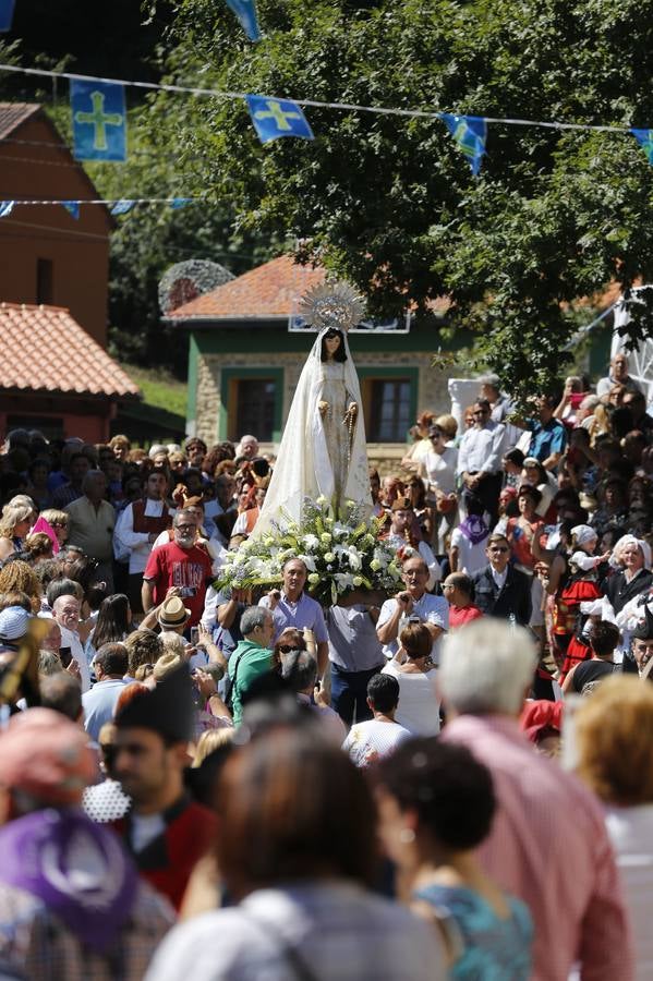 Multitudinaria romería de la Virgen de El Carbayu