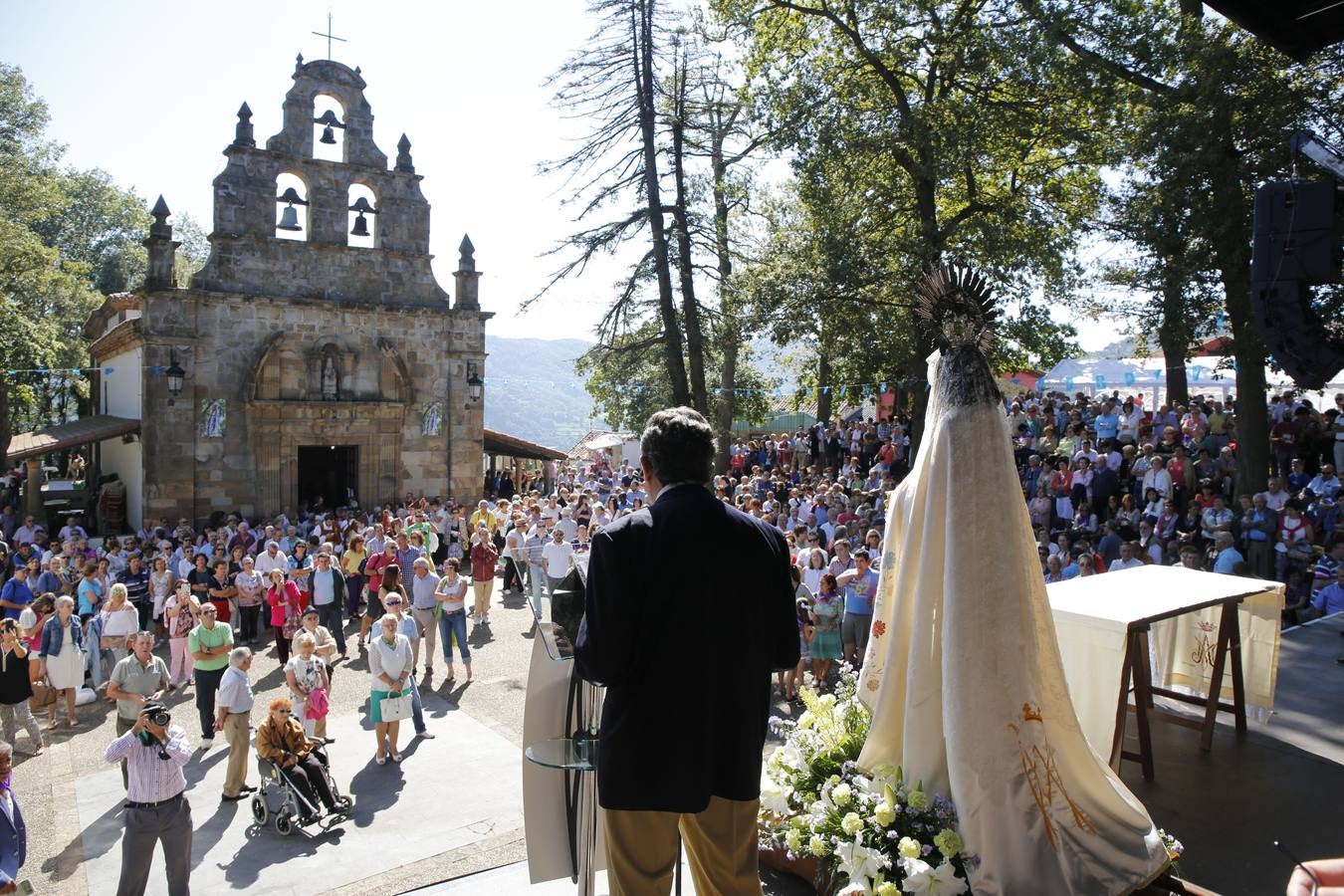 Multitudinaria romería de la Virgen de El Carbayu