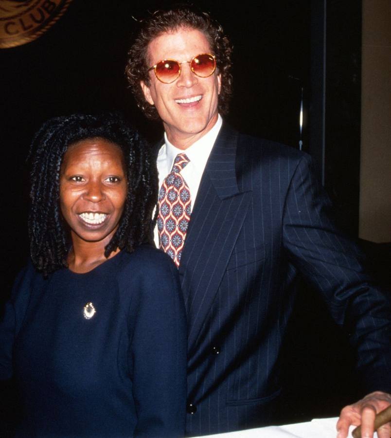 Whoopi Goldberg y Ted Danson se conocieron rodando 'Made in America' y tuvieron un breve romance que acabó en boda, la de Danson con la actriz Mary Steenburgen.