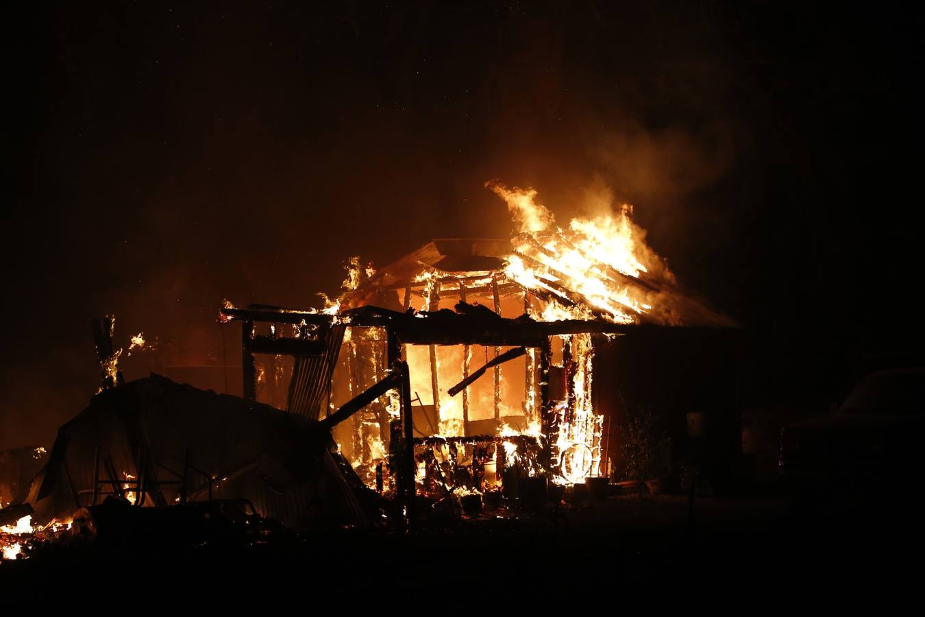 Cientos de casas de California arrasadas por un incendio