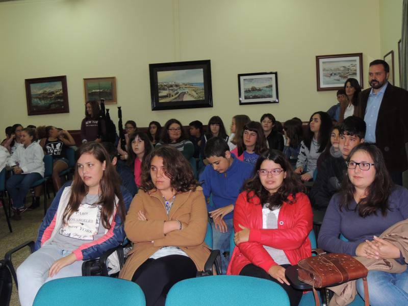 El Instituto de Secundaria de Tapia de Casariego dio hoy comienzo al nuevo curso con la presencia del consejero de Educación, Genaro Alonso.