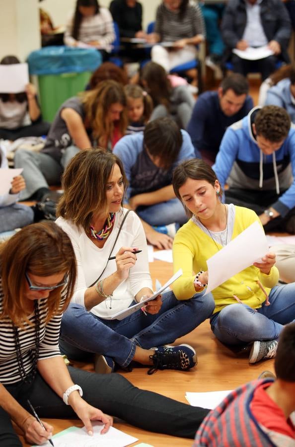 Miles de personas en la noche Blanca de Oviedo