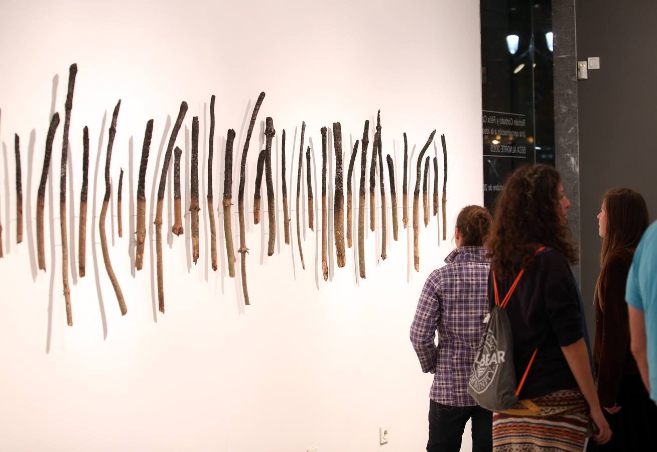 Miles de personas en la noche Blanca de Oviedo