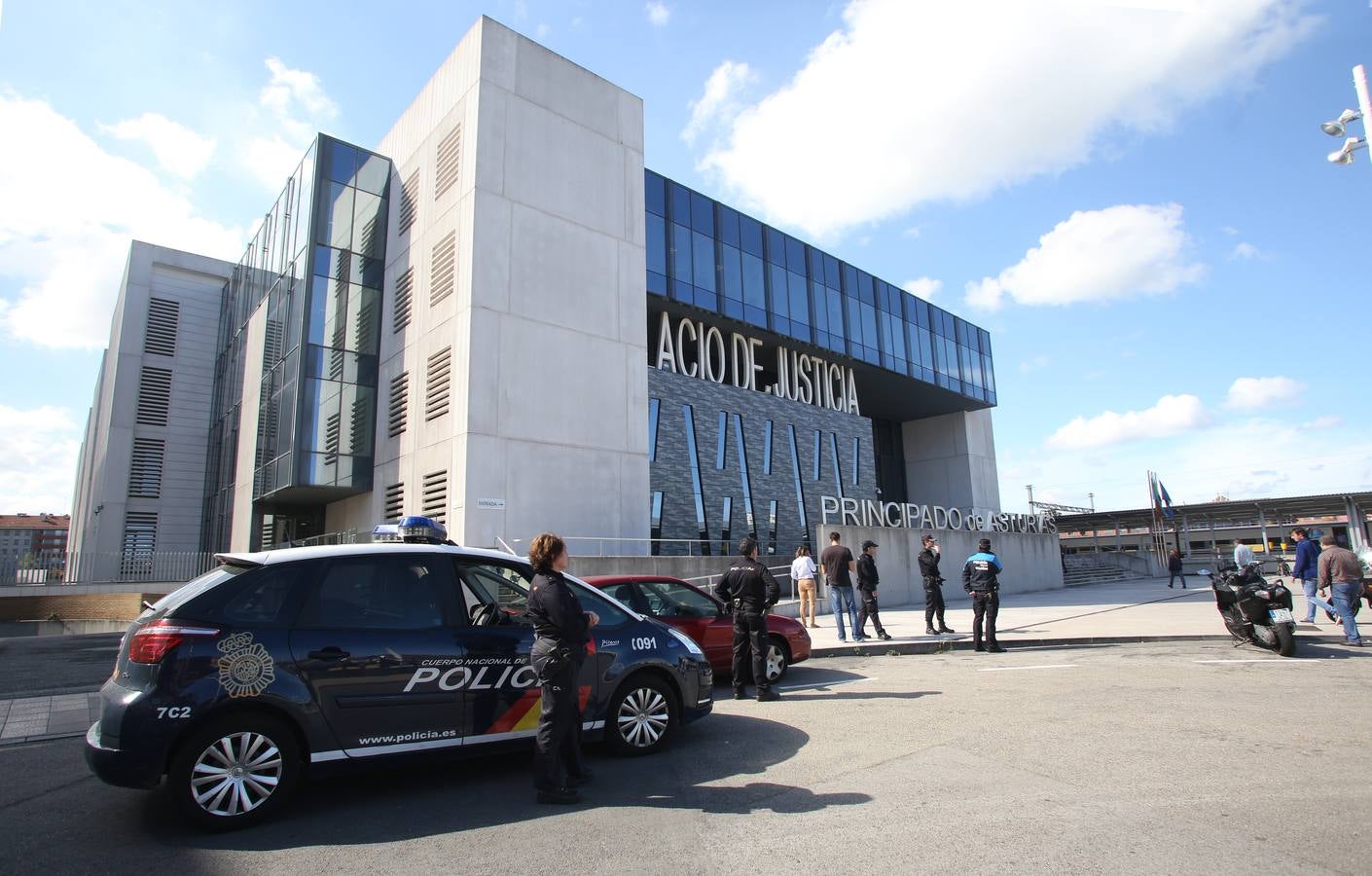 Aviso de bomba en el Palacio de Justicia gijonés